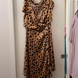 Beautiful brown and black dress very sexy. 👜◼️